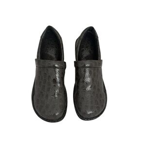 B.o.c. Womens Peggy Gray Patent Crocodile Round Toe Size 7.5